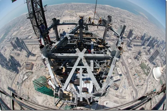 Foto tirada do topo de um dos prédios mais altos de Dubai!