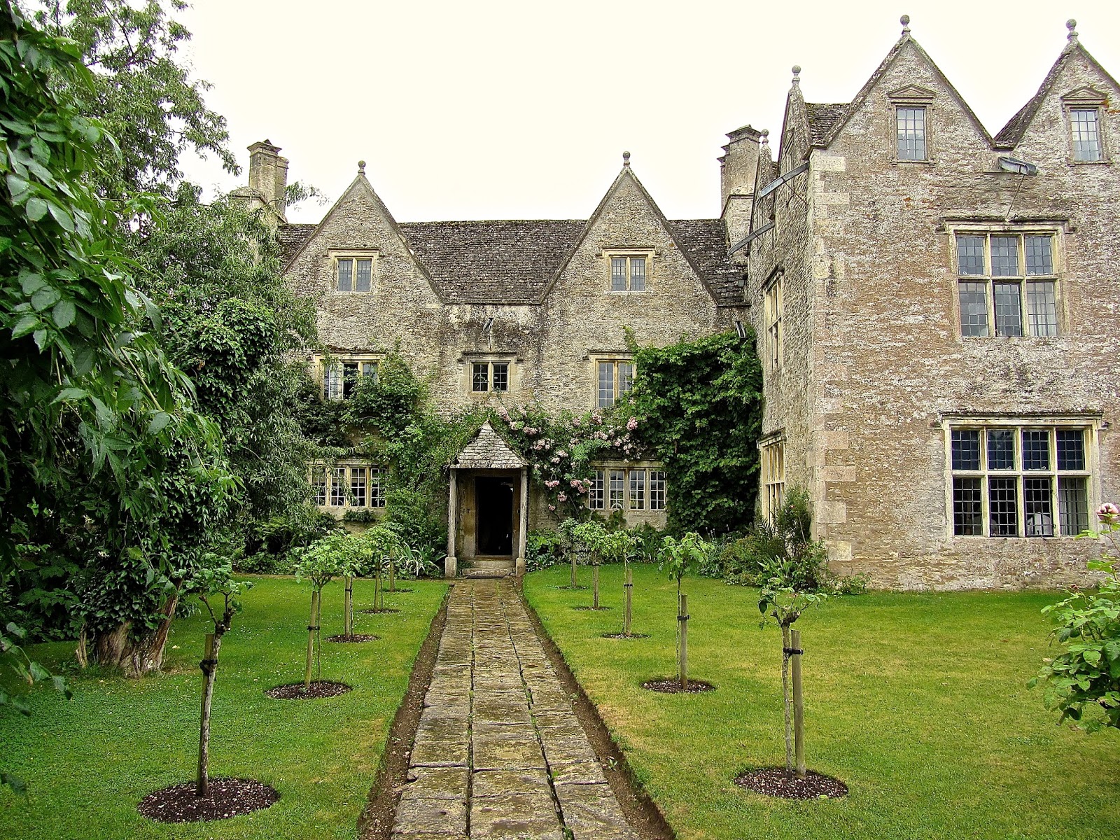 Curiouser and Curiouser Kelmscott Manor Heaven on Earth