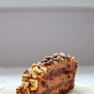 Tort czekoladowy z pijaną wiśnią - Czytaj więcej »