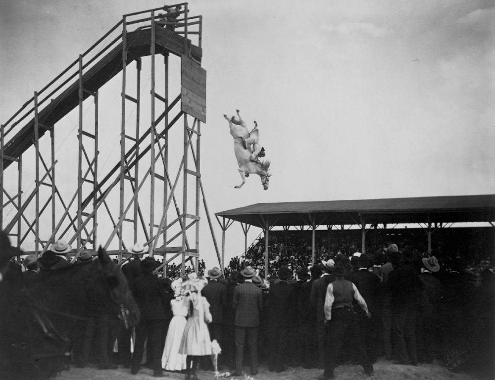 20 Incredible Vintage Photographs of Women Diving Horses in Atlantic City From the Early 20th