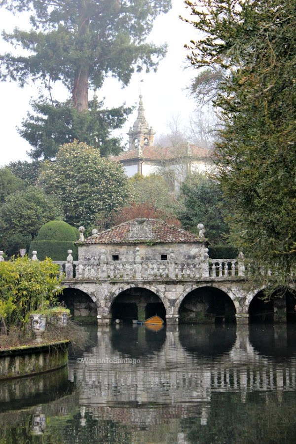 foto del estanque del pazo