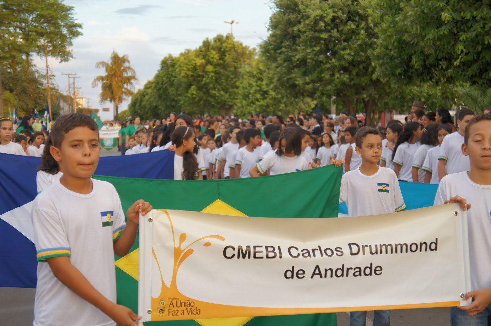 Centro M. E. B. I. "Carlos Drummond de Andrade": Desfile C.M.E.B.I ...
