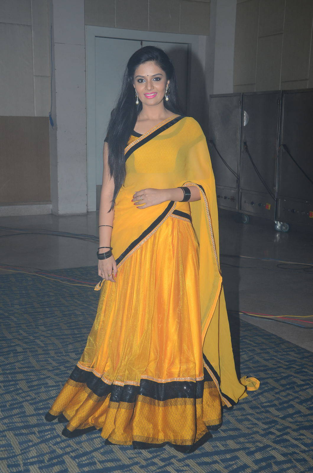 Anchor Srimukhi Navel Photos In Yellow Half Saree South Indian | My XXX Hot  Girl