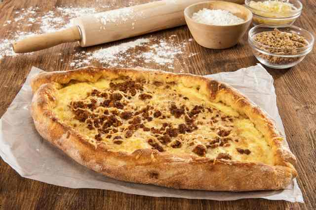 Η συνταγή της ημέρας: Πεϊνιρλί (Γιαγλία) Η συνταγή της ημέρας: Πεϊνιρλί (Γιαγλία)