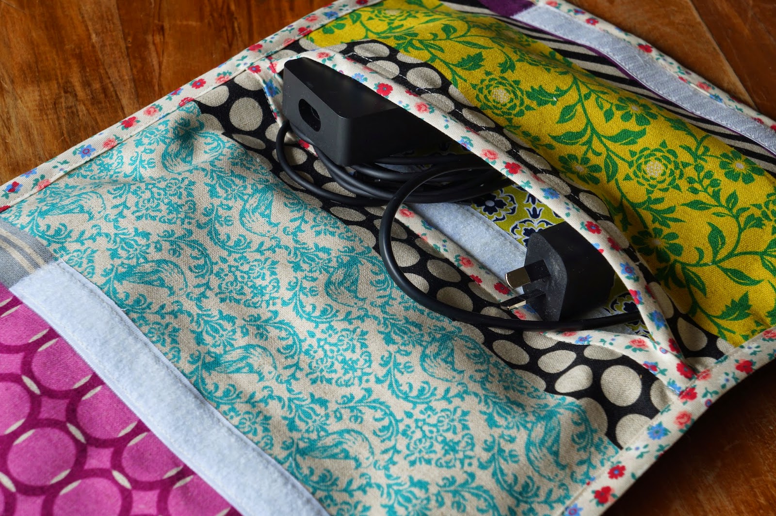 Crafty Cake Creative: Make your own cute laptop or tablet bag