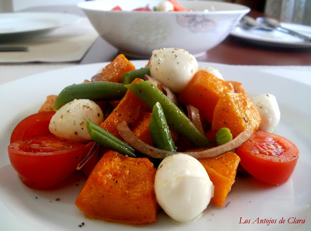 Ensalada de calabaza asada con judías verdes y queso mozzarella