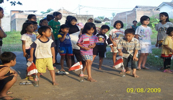 Lomba Memindahkan Bendera