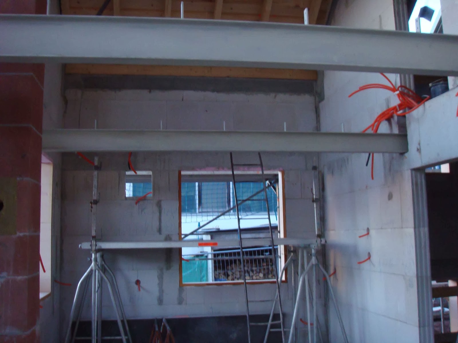 Flederhaus: Stahlträger und Isolierung