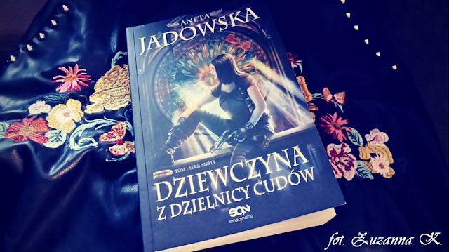 Nieustraszona zabójczyni z Zakonu Cieni - "Dziewczyna z Dzielnicy Cudów" Anety Jadowskiej [Seria Nikity #1]