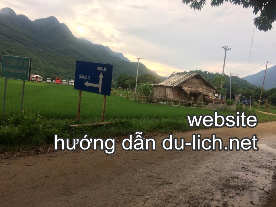 Bạn có thể đi bộ từ thị trấn vào bản Lác Bạn có thể đi bộ từ thị trấn vào bản Lác