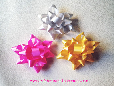 Weekend DIY: adornos de papel para decorar regalos