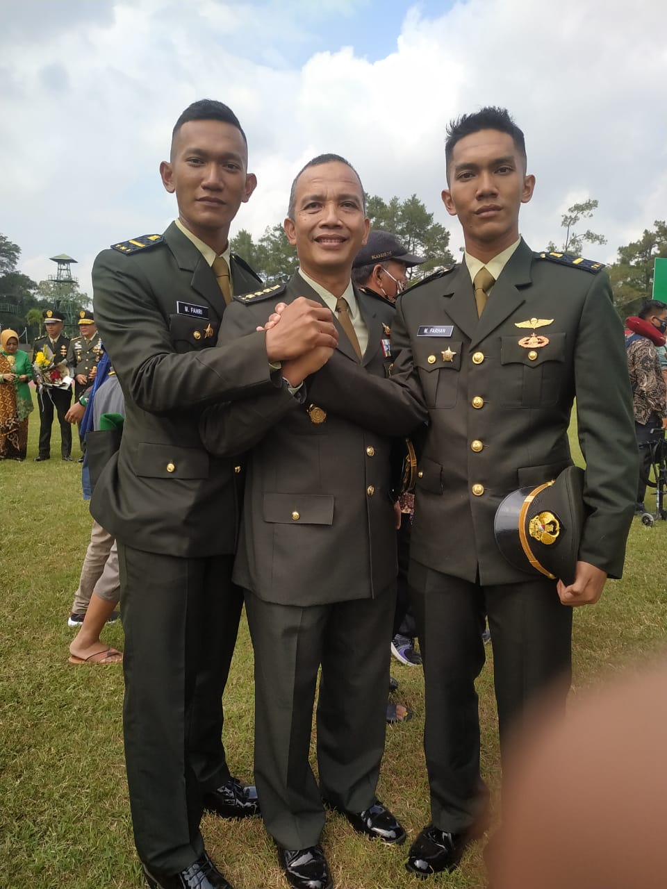 Kisah Unik Si Kembar Letda Czi M Fahri Dan Letda Czi M Farhan Patroli Hukum Letra em camada e rosinha de papel com folha vazada facil. patroli hukum