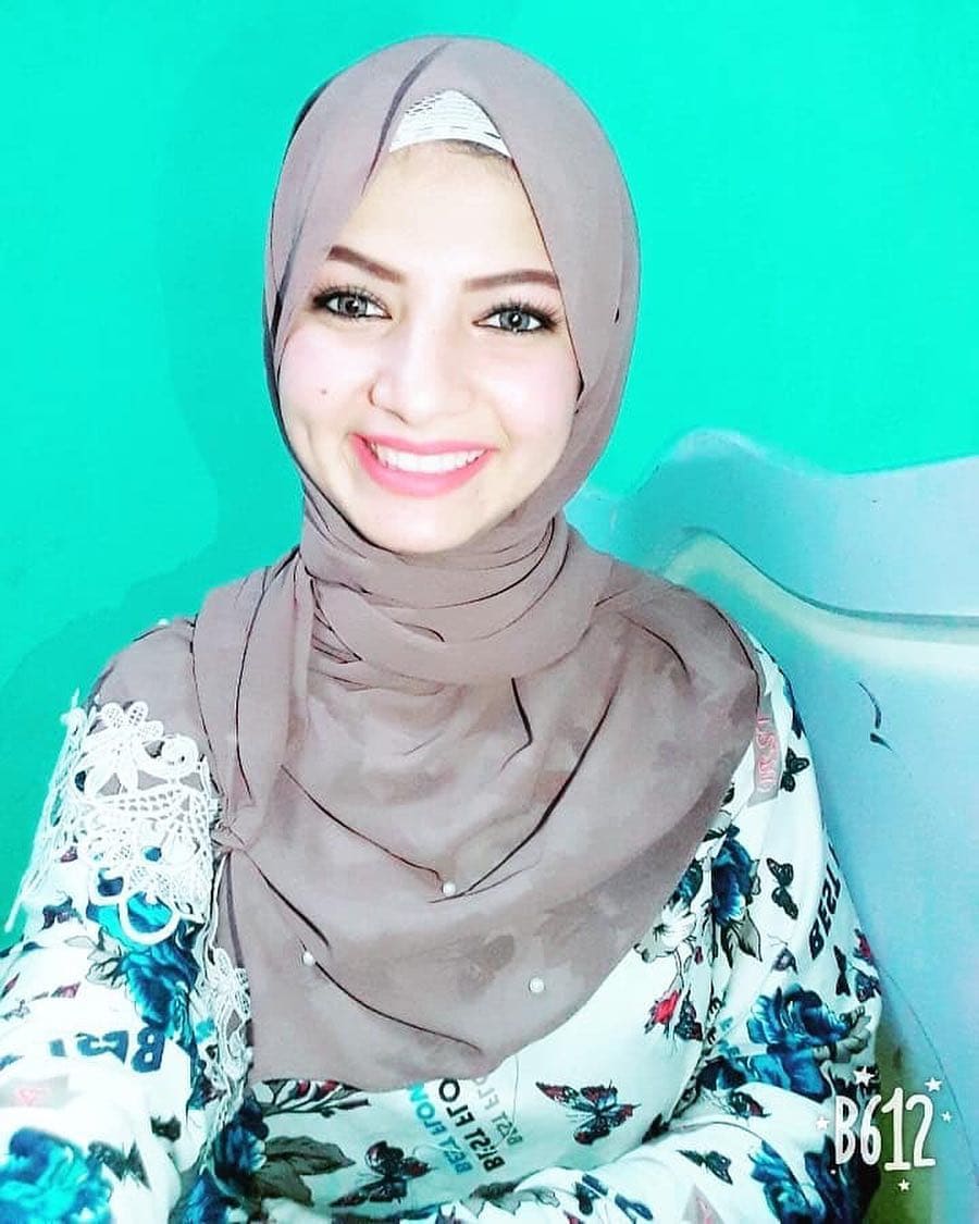 مجموعة من الصور لبنت واحدة محجبة