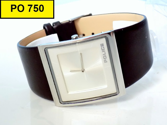 Phụ kiện thời trang: Đồng hồ dây da đẹp dễ dàng kết hợp với các trang phục  DSCN8073