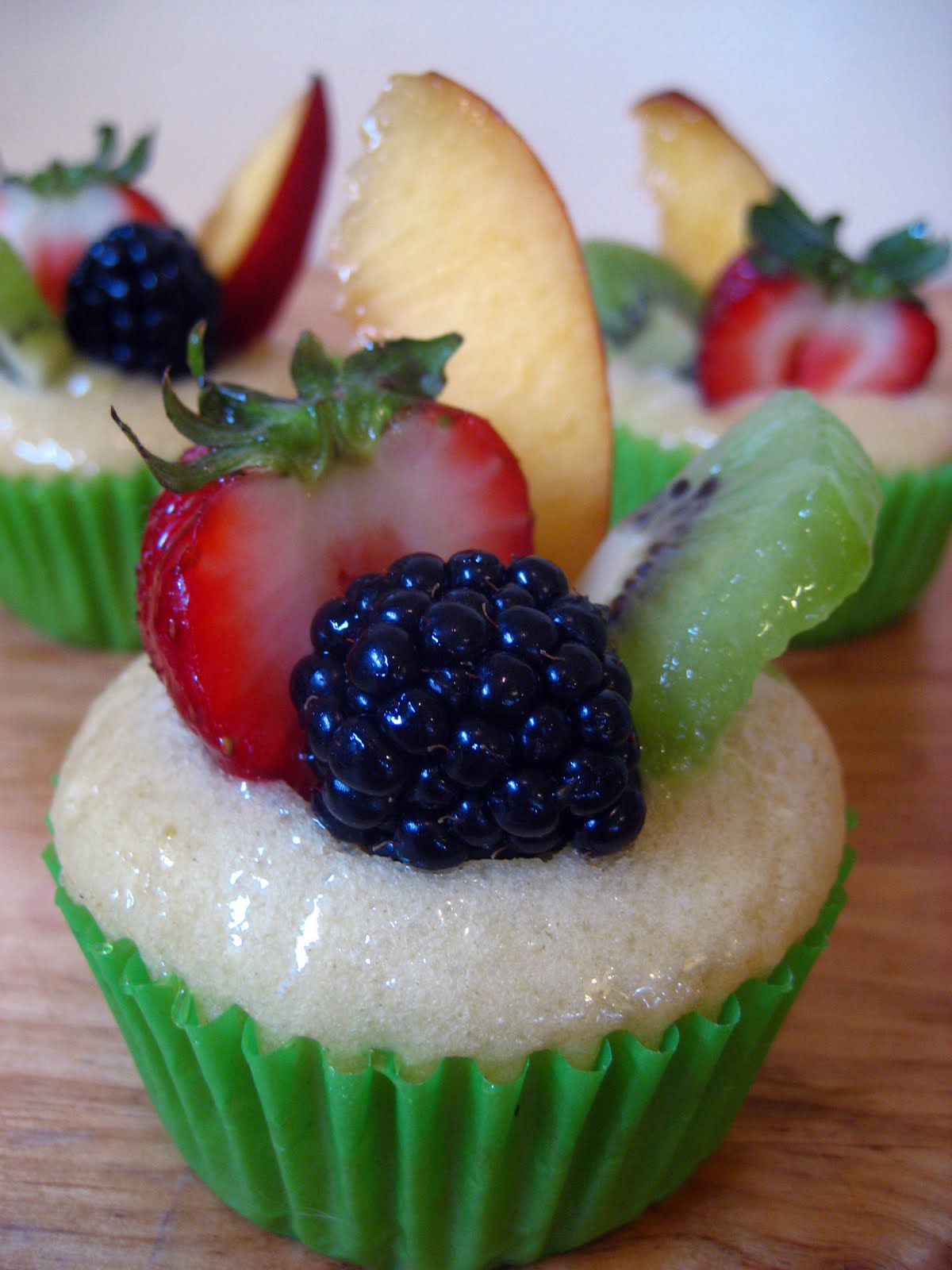 Sweet Elites Vegan Cupcakes: Fruit Tart Cupcakes