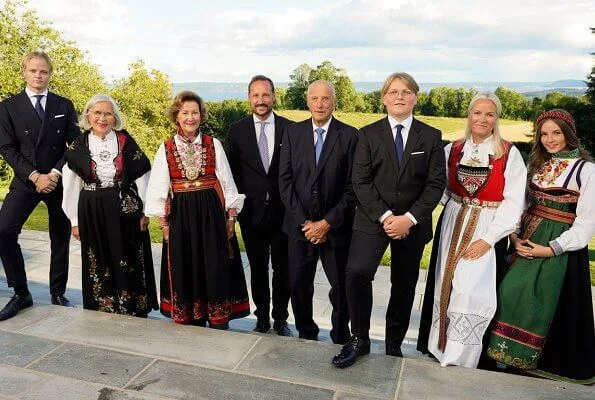 Queen Sonja, Crown Princess Mette-Marit, Princess Ingrid Alexandra, Marius Borg Høiby, Juliane Snekkestad, Princess Märtha Louise, Leah Isadora