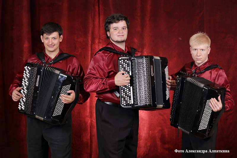 гармонист до войны. дуэт аккордеонистов баян микс. саратовское трио баянистов. трио баянистов ансамбль. первые баянисты.