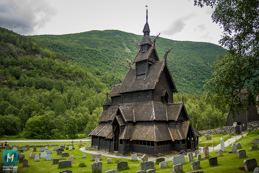 La iglesia de Borgund, el túnel de Lærdal y el valle de Flåm ~ Mochila