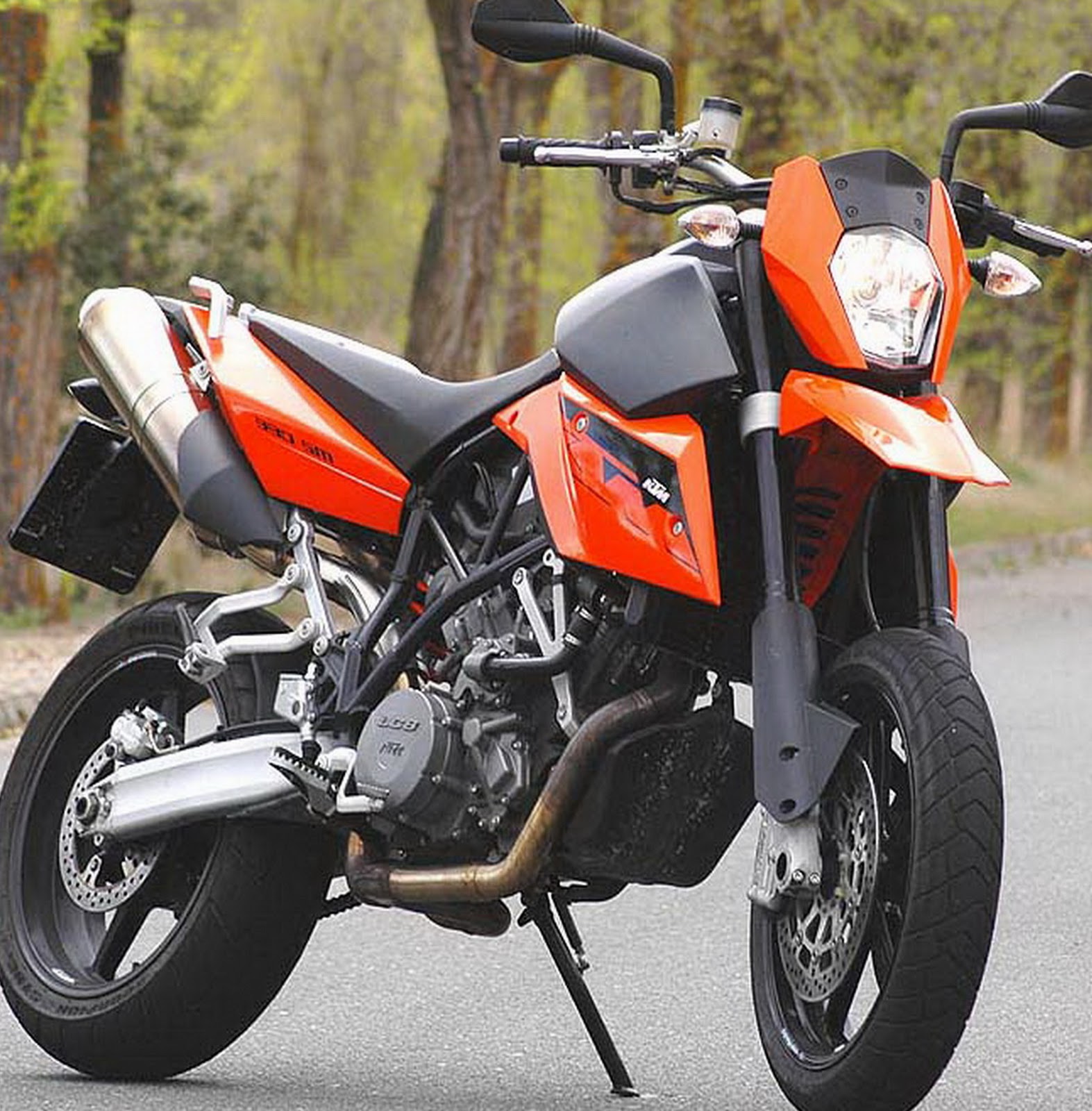new-motorcycle-custom-modification-review-and-specs-ktm-690-smc-r