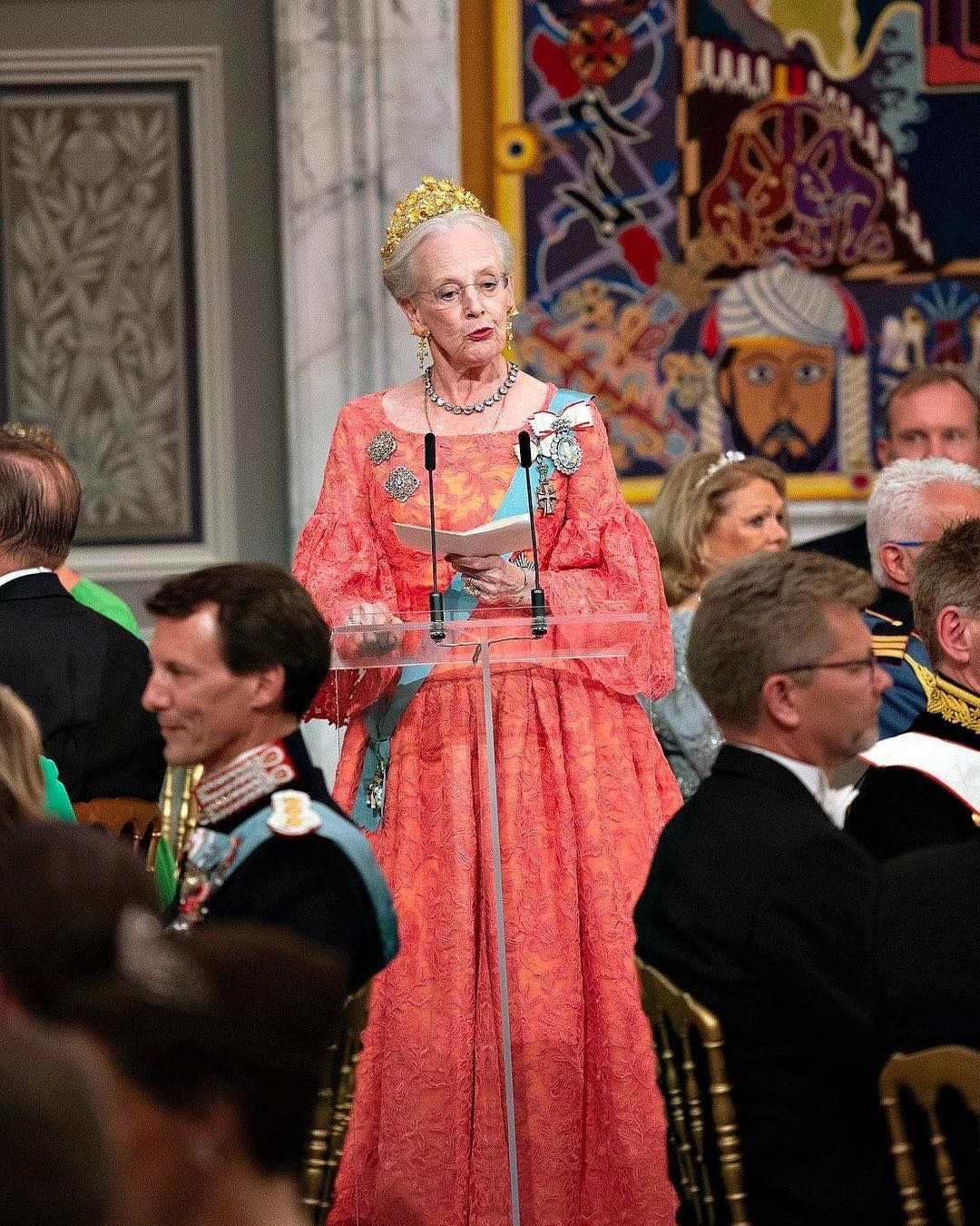 The Royal Order of Sartorial Splendor: Tiara Thursday: Queen 