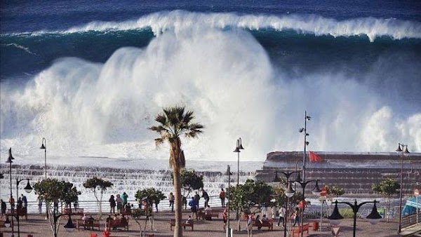 ADVERTENCIA: pronostican enormes olas en las costas de California , jamas antes vistas. ADVERTENCIA: pronostican enormes olas en las costas de California , jamas antes vistas.