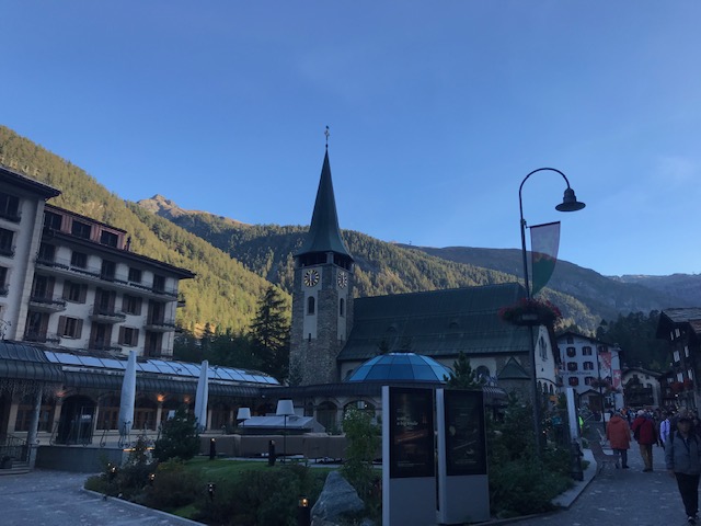 スイスのツェルマットにある教会