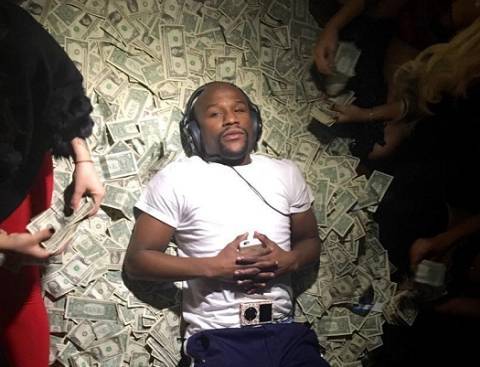 FLOYD MAYWEATHER SHOWS OFF $100M CHEQUE ON INSTAGRAM Floyd Mayweather