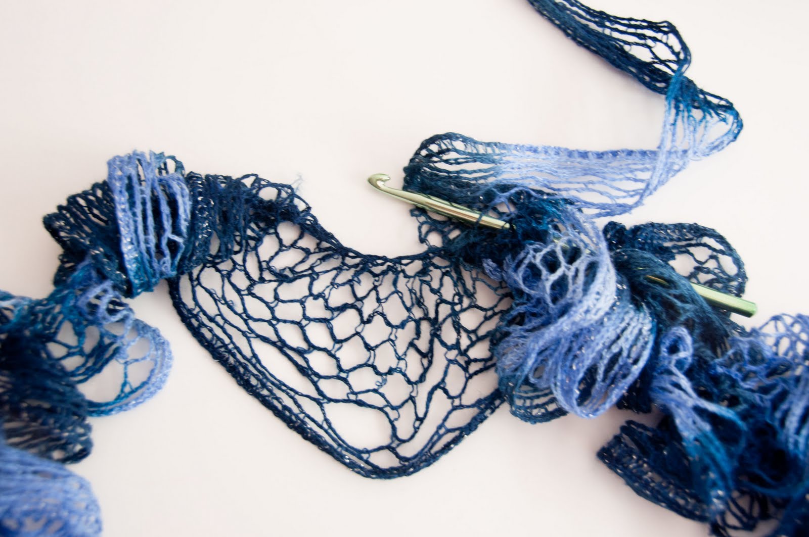 How to crochet a scarf - by Kathy Bieze - Helium