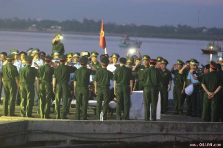 Noi dau lan vao tim de nhung van tho rung cam ra doi … - Anh 3