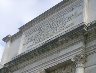 αψίδα του Τίτου στην αρχαία αγορά της Ρώμης