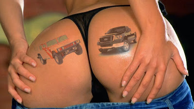 Tatuaje en el culo de Hummer y Ford