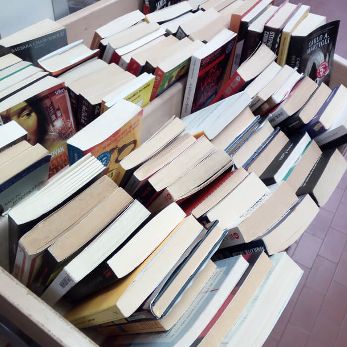 Sezione dedicata ai libri usati sede Mercatopoli di Villa guardia Libri usati in vendita presso Mercatopoli