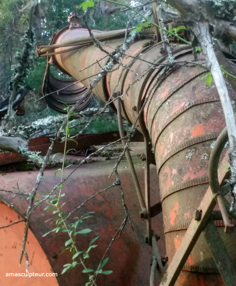 machine abandonnée à Vergons machine abandonnée à Vergons