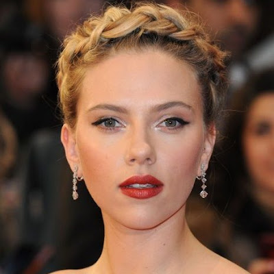 Sweet Madness: CELEBRITIES WITH PALE SKIN