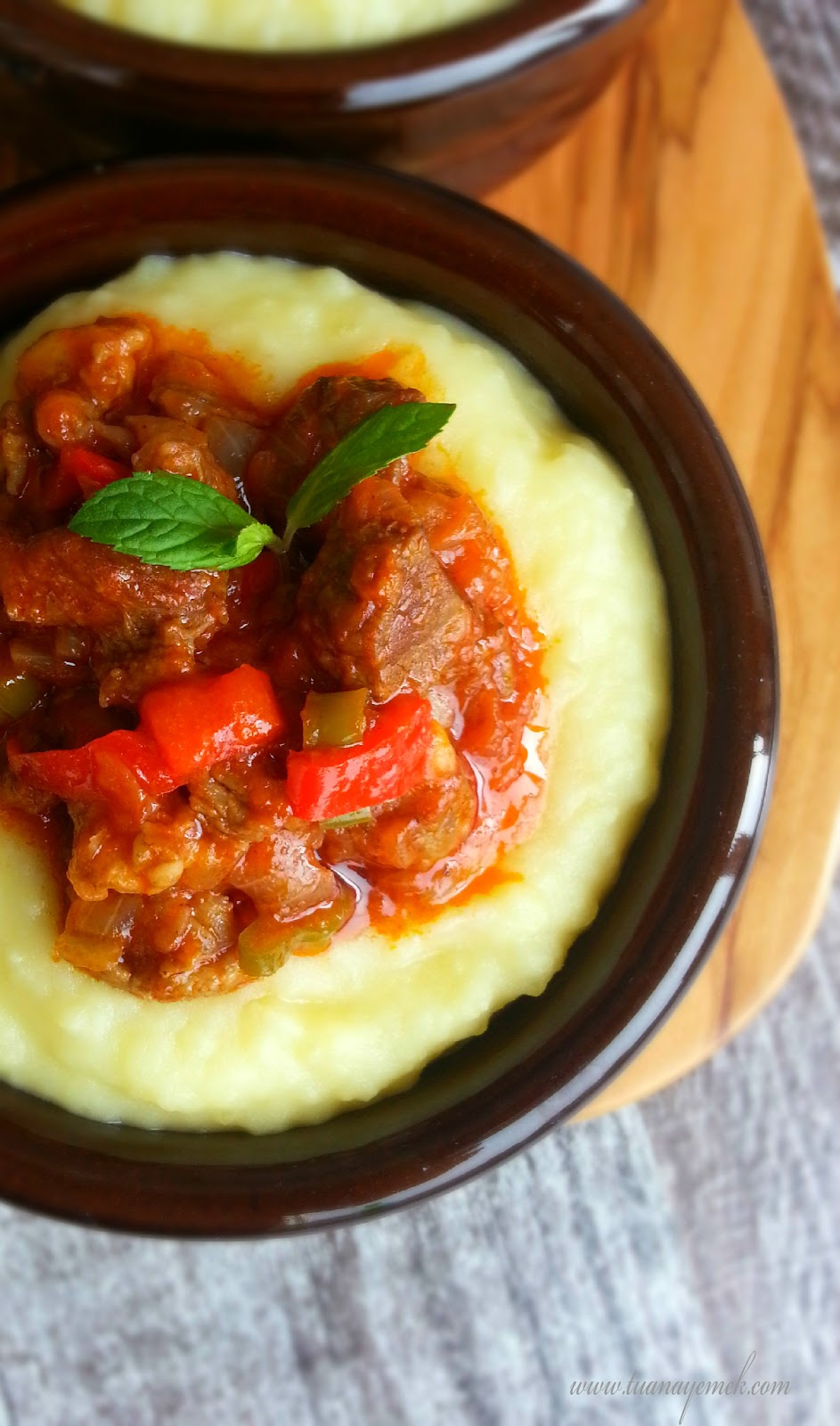 TUANA MUTFAK PATATES PÜRESİ YATAĞINDA ET SOTE