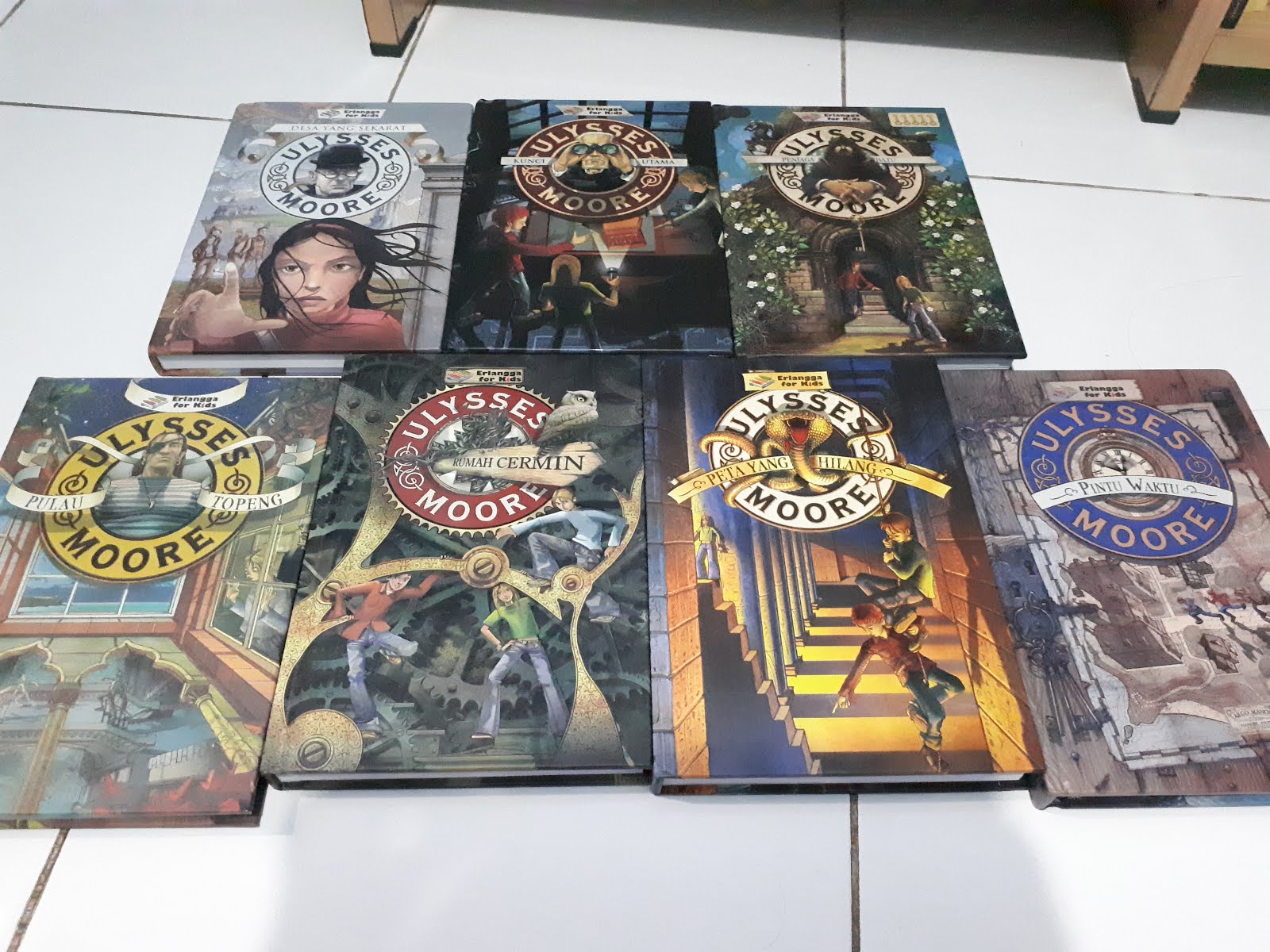 Resensi Ulysses Moore Pintu Waktu Gambaran