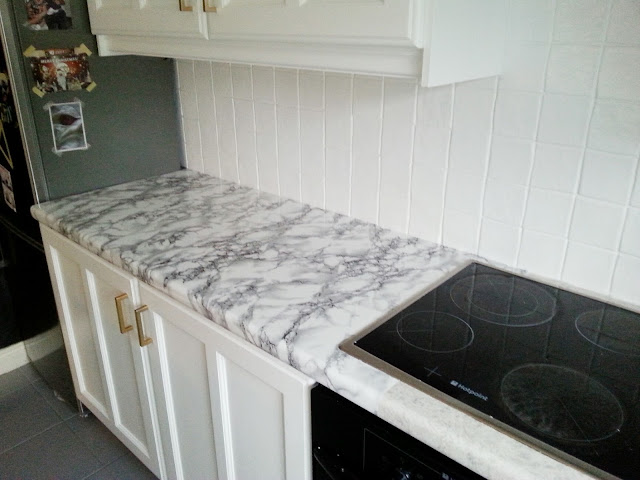 diy super cheap, easy marble look counters done with contact paper. www.makedoanddiy.com