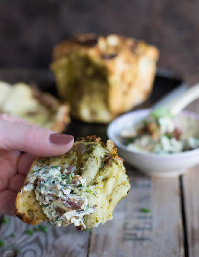 Zupfbrot mit Frischkäse und Kräuterbutter -Philly Cheese Pull Apart Bread Zupfbrot mit Frischkäse und Kräuterbutter -Philly Cheese Pull Apart Bread