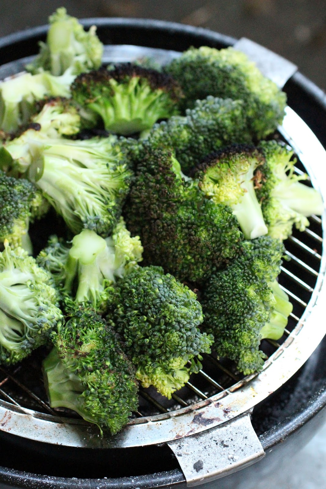 Un peu gay dans les coings... Salade de brocoli grillé au barbecue