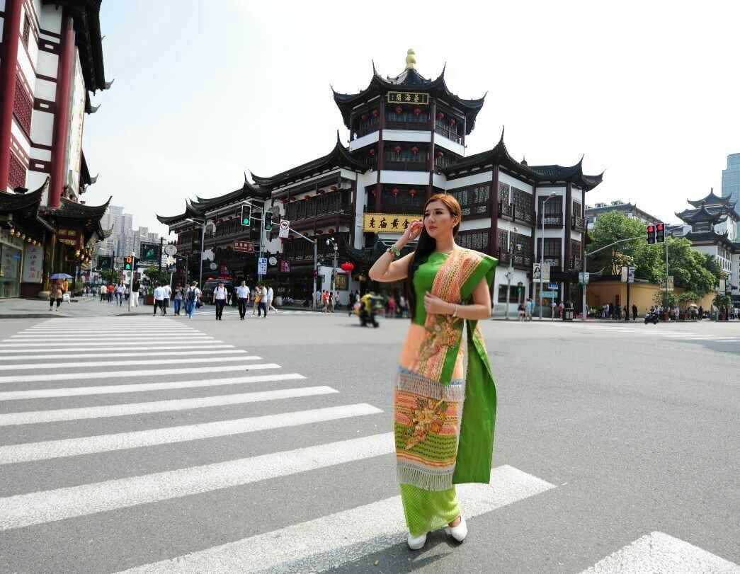 Nan Su Yati Soe Wears Myanmar Dress In Xintiandi , China