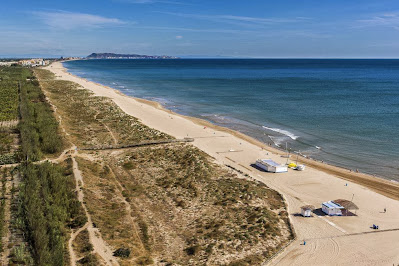 http://www.change.org/es/peticiones/ajuntament-de-gandia-per-la-declaraci%C3%B3-de-la-platja-de-l-auir-espai-natural-protegit?share_id=ENOsvYPZOL&utm_campaign=twitter_link_action_box&utm_medium=twitter&utm_source=share_petition