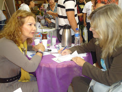 Após a palestra, Julia é entrevistada pela Jornalista Terezinha Tarcitano
