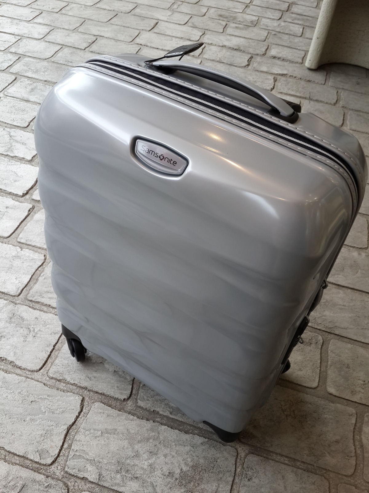 samsonite engenero spinner 55cm