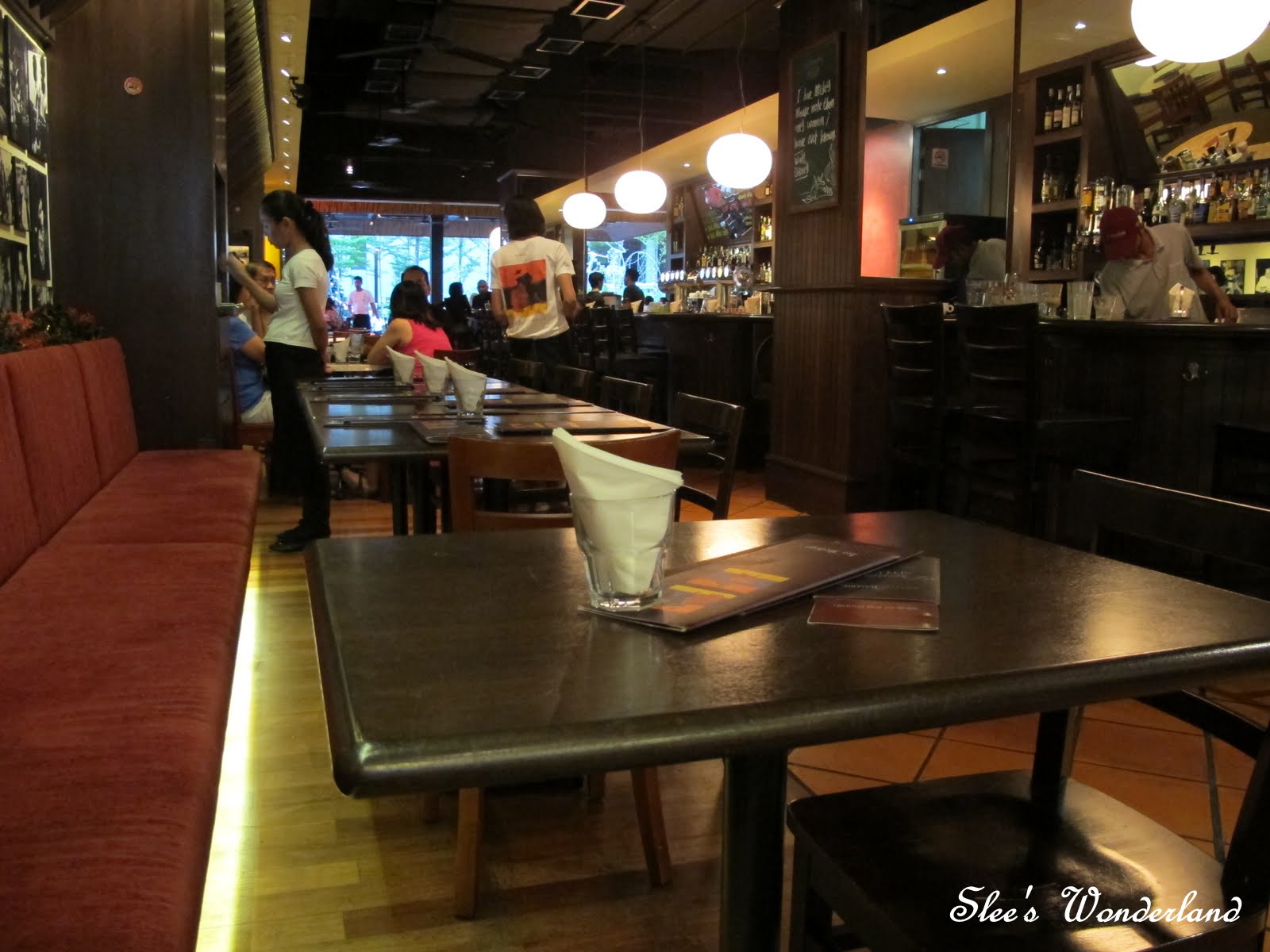 Slee's Wonderland La Bodega, Empire shopping gallery