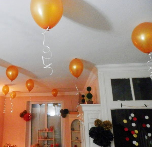 Décoration de fête d'anniversaire : ballons au plafond, sans hélium.