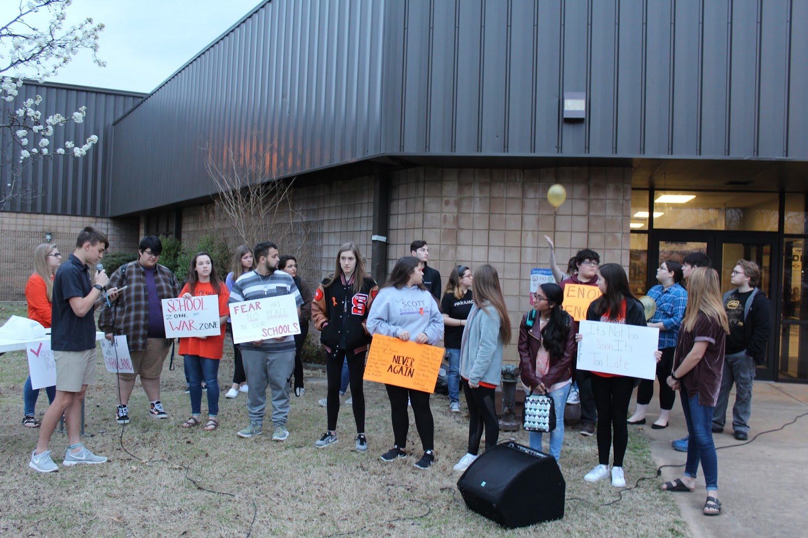 KXMX Local News Sallisaw High School Students Protest for Peace