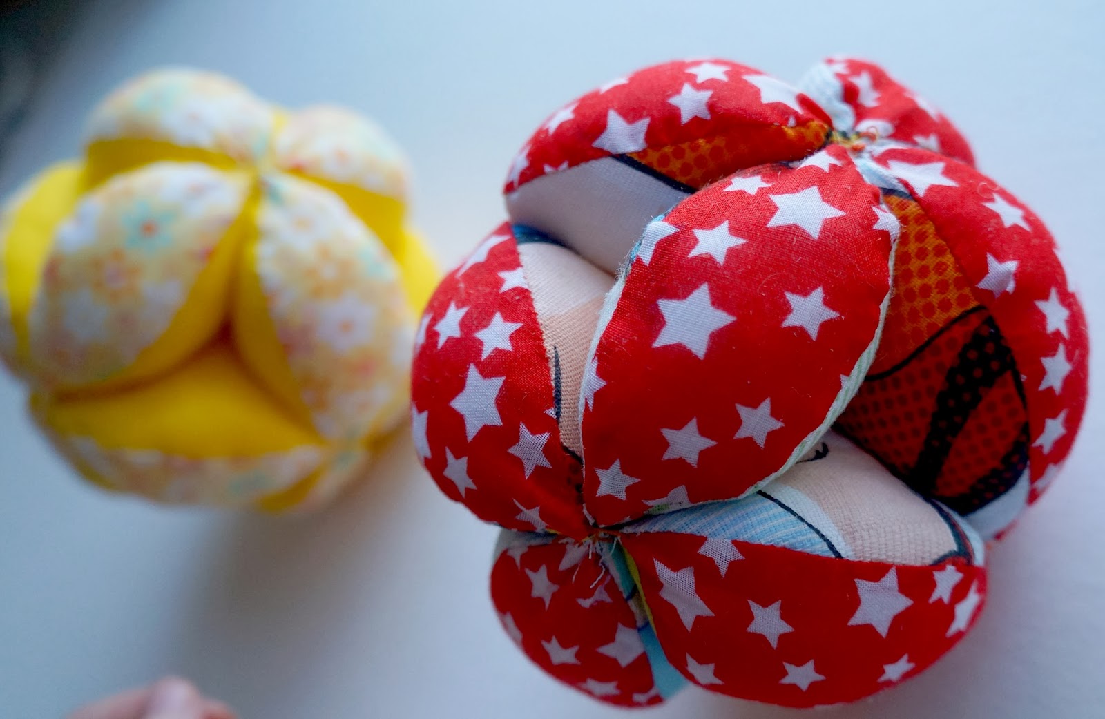 Три счастья: Игровые мячики. три штуки и как их сделать.