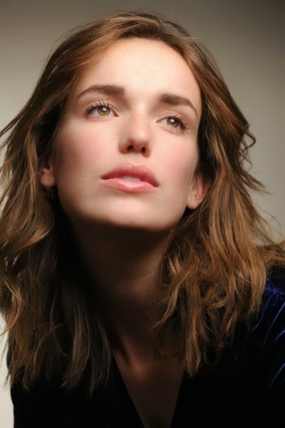 elizabeth-henstridge+(10).jpg