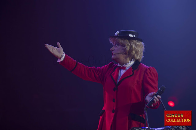 Marie-Thérèse  Porchet demande la musique au chef d'orchestre