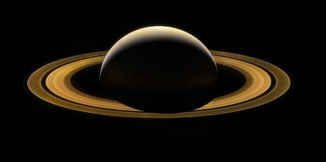 Saturno dois dias antes do fim da missão Cassini